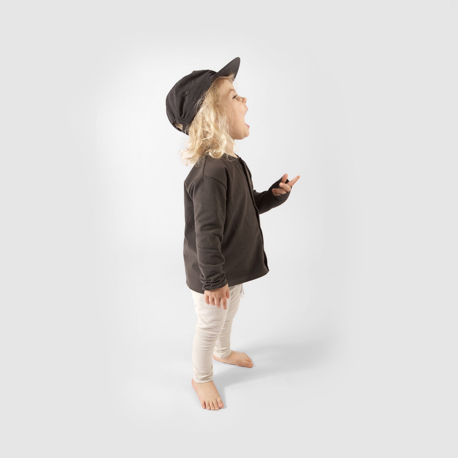 Schmeck Cardigan (Muddy Black)